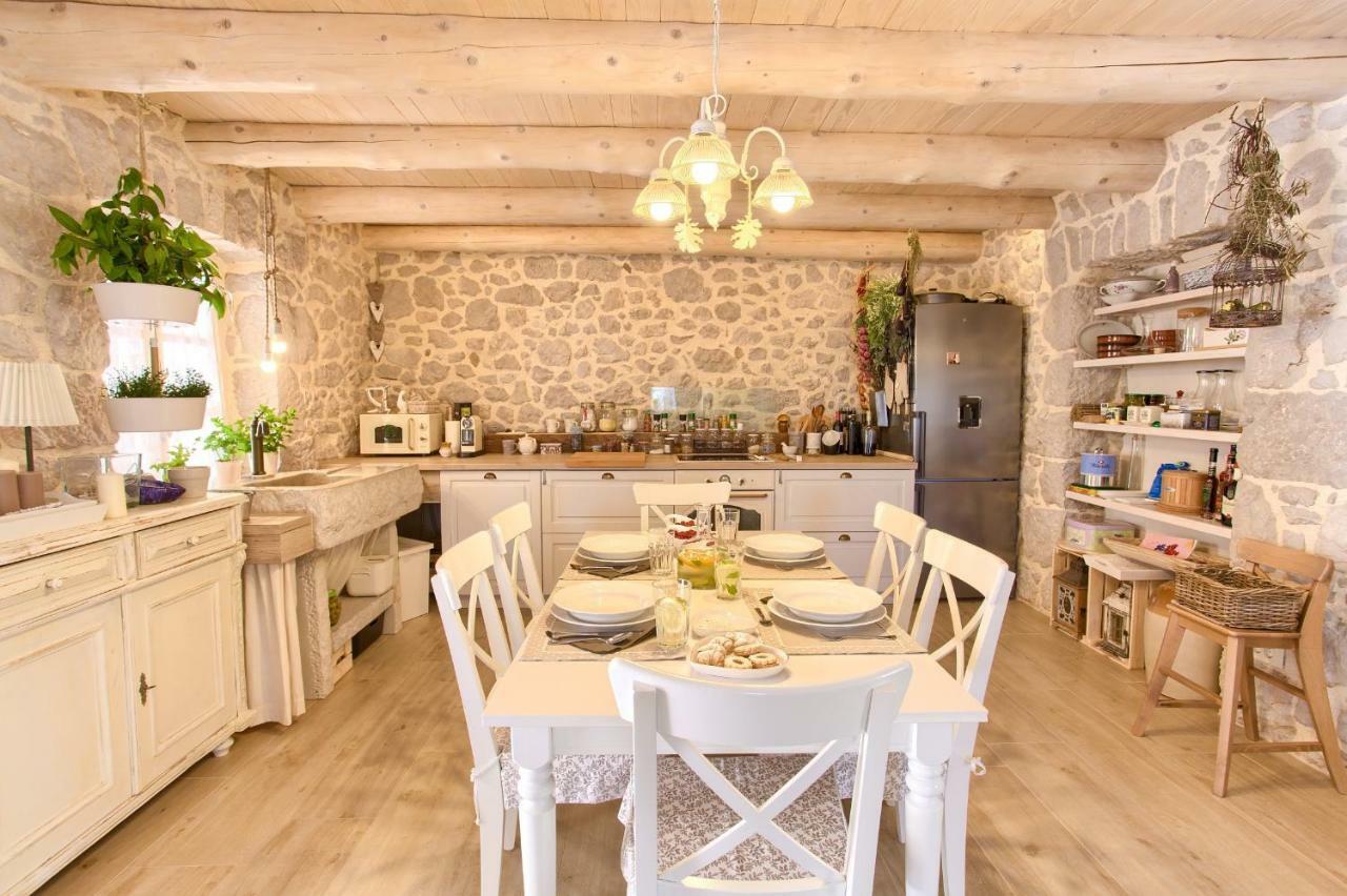 White Heritage House Holiday home Cizici