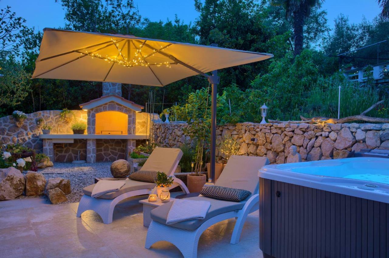 White Heritage House Holiday home Cizici