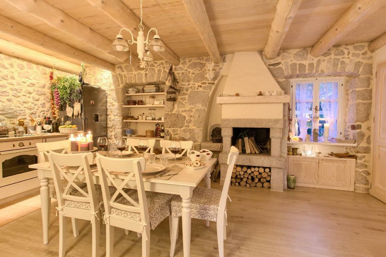 White Heritage House Holiday home Cizici