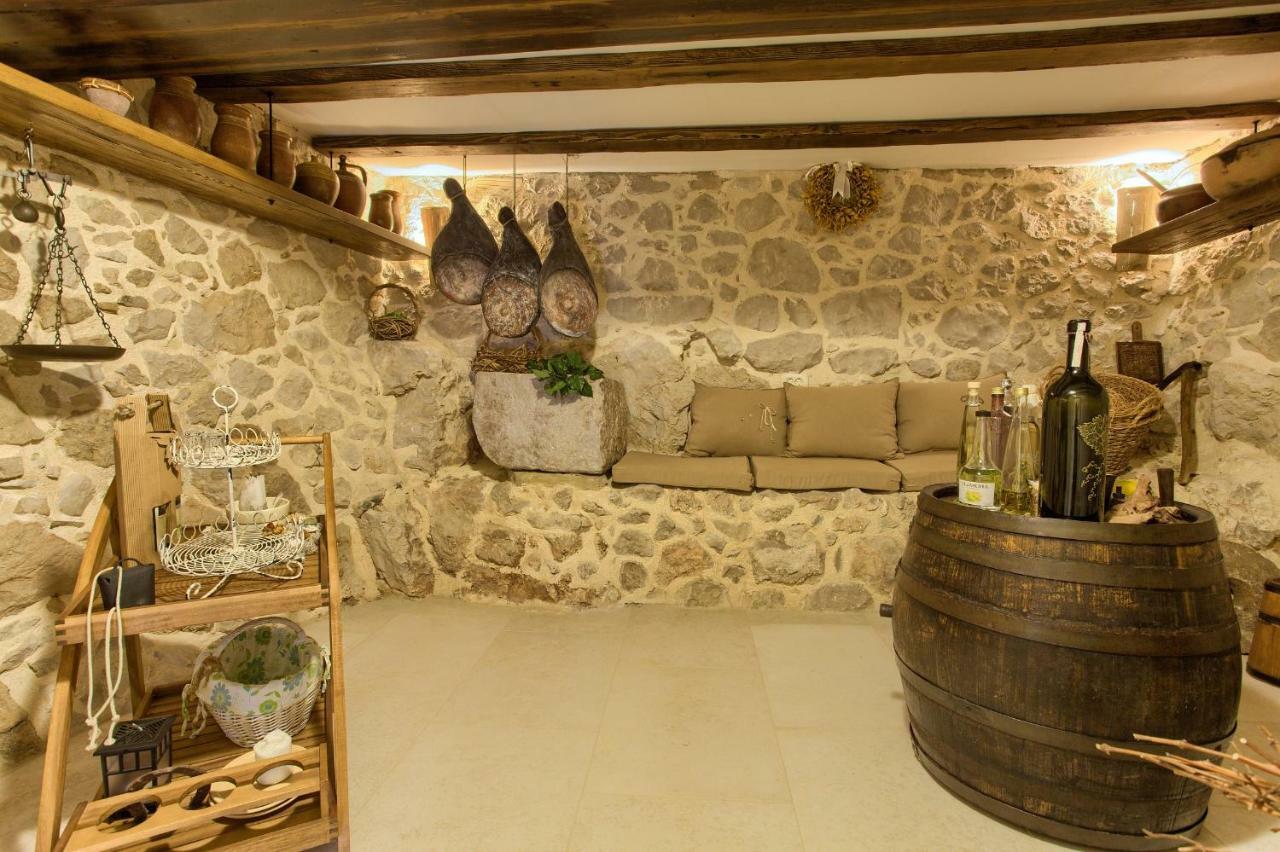 White Heritage House Cizici