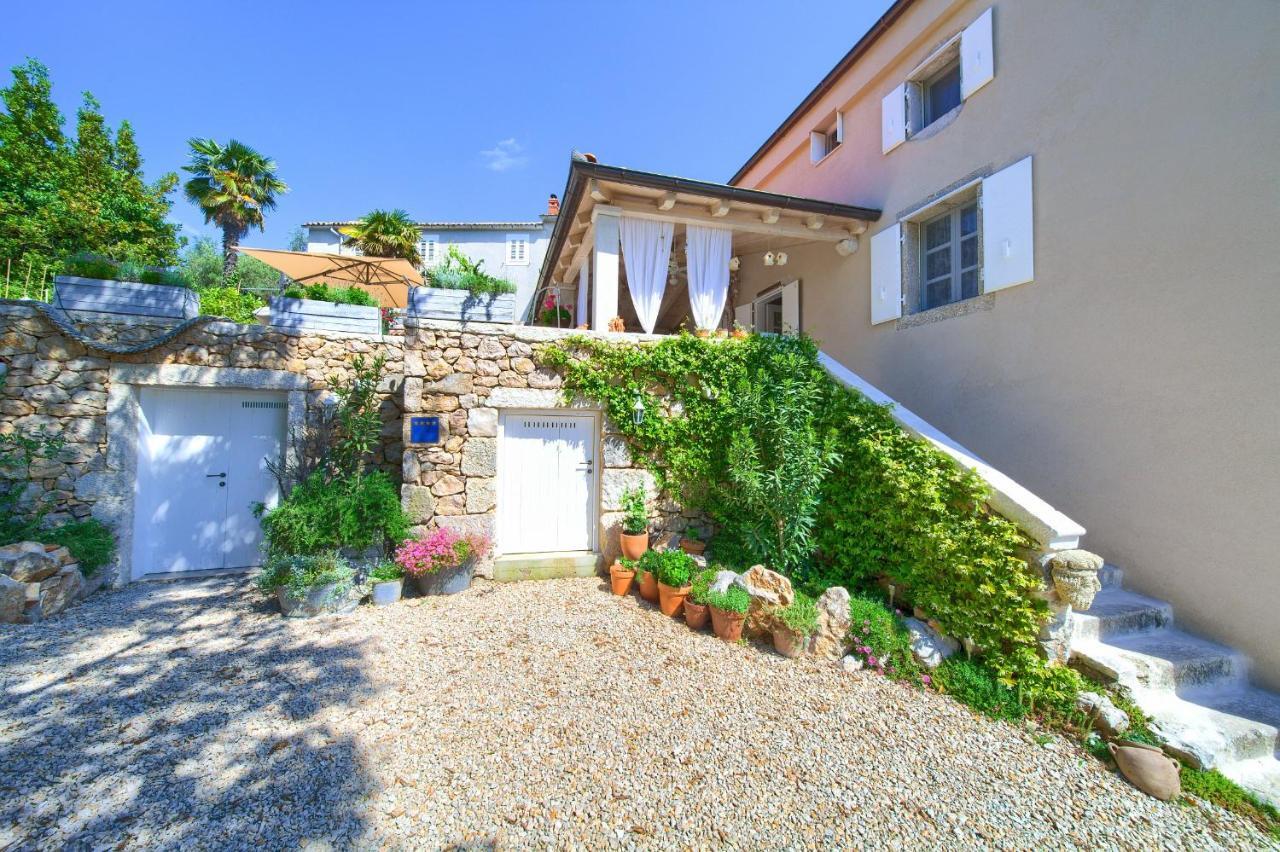 White Heritage House *